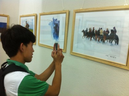 员工代表参观摄影展_conew1.jpg
