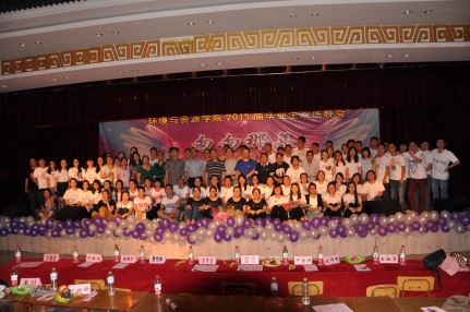 老师与毕业生合影_conew1.JPG